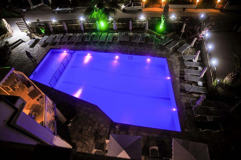 Tropical Aparthotel Hanioti Bagian luar foto